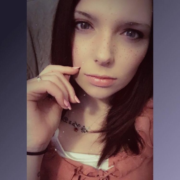 Meet your Posher, Tessa - Picture 2 of 3